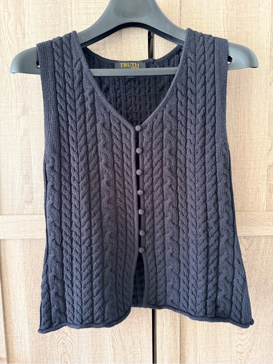 Truth Tops - Truth Black Cable-Knit Button Front Sleeveless Top SZ.M